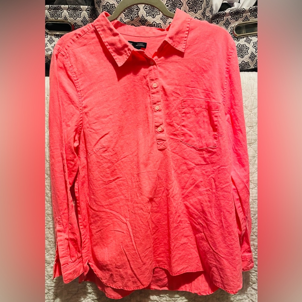 GAP Women’s quarter button.